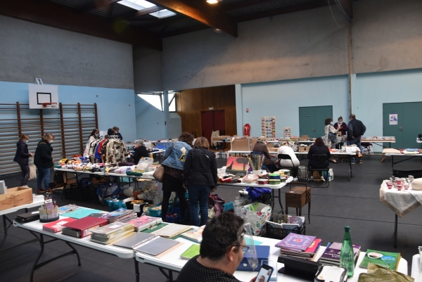 Le Comité de Quartier Centre Pasteur a organisé la 1ère édition de sa brocante Loisirs-créatifs