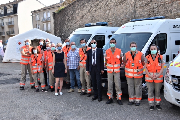 Visite du Sous-préfet sur le service de secours de pointe de  la Croix Rouge mis à disposition des festivaliers !  