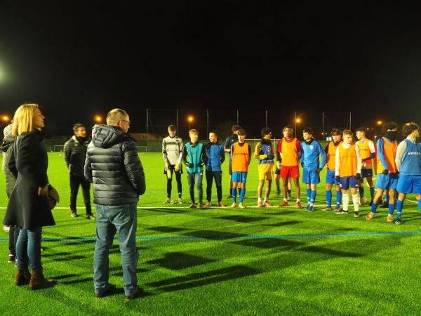 A J-3 avant les 32ème de finale de la Coupe Gambardella  FC Chalon - RC Strasbourg, les sponsors du FC Chalon viennent  encourager les U 18 