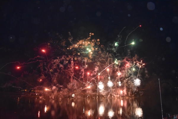 Beau feu d’artifice à Chalon-sur-Saône 