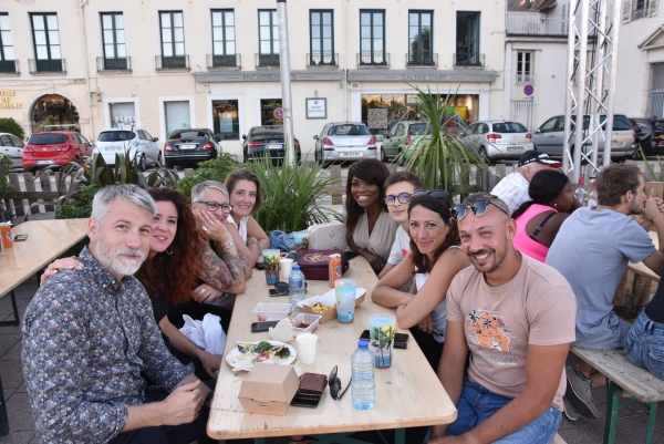 Bonne ambiance aux Guinguettes ce mercredi soir malgré un concert qui s’est fait attendre