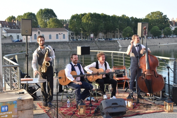 Guinguette : Les “Frères Dupon” font découvrir leur propre jazz manouche aux chalonnaises et chalonnais