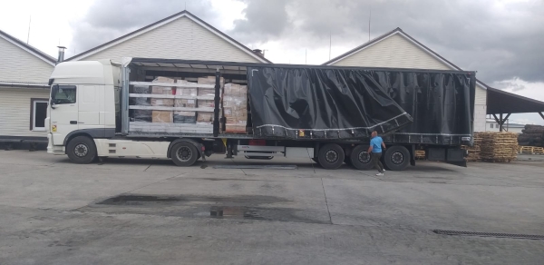 Grâce à votre solidarité, un autre camion est arrivé en Ukraine et a été déchargé à Khoust