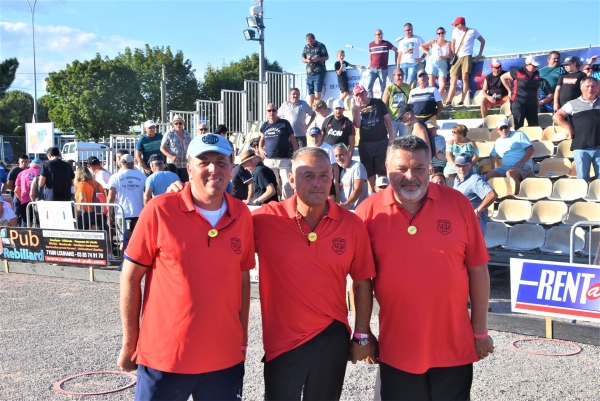 La triplette Quintais-Suchaud-Lucien  remporte haut la main la finale du 42e National pétanque de Chalon 