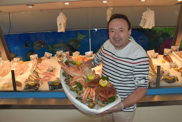 Pour vos fêtes de fin d’année, vous pouvez déjà commander vos plateaux de fruits de mer 100% fraicheur auprès de Serge Agresti !