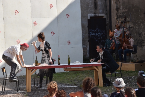 Chalon Dans la Rue : Avec la Cie Animaux de la Compagnie (Les), un spectacle tout simplement surprenant !