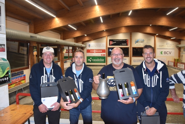 La triplette de champions du monde Suchaud-Rocher-Hureau (père et fils) remporte la 30e édition du concours international de pétanque du Bouchon d’Or de Montreux 