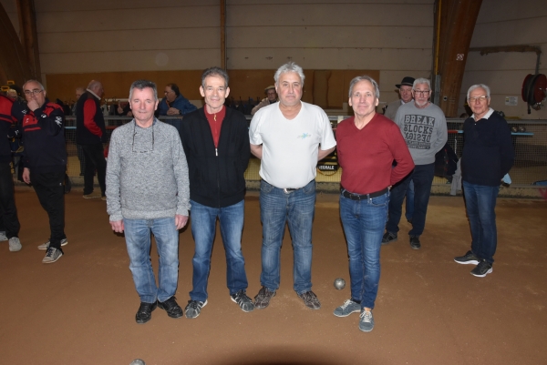 La quadrette Vinzelles  remporte le concours vétérans organisé par Chatenoy-le-Royal 