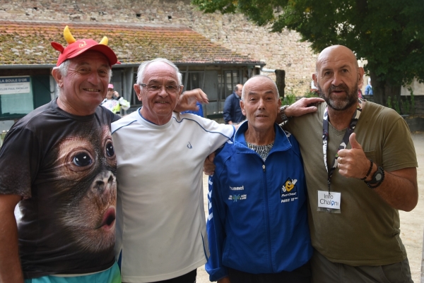 La quadrette Griffonnet-Blondet-Ferreira-Gatinet remporte le Concours vétéran de boules Lyonnaise de la « Boule d’Or »