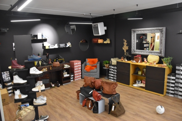 Réaménagement au magasin Aux P’tites Grolles à Chalon-sur-Saône : Des chaussures pour toute la famille