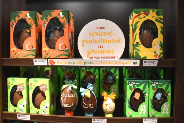 Chocolats Jeff de Bruges : Afin de rendre Pâques encore plus joyeux, personnalisez vos œufs avec le prénom de vos poussins