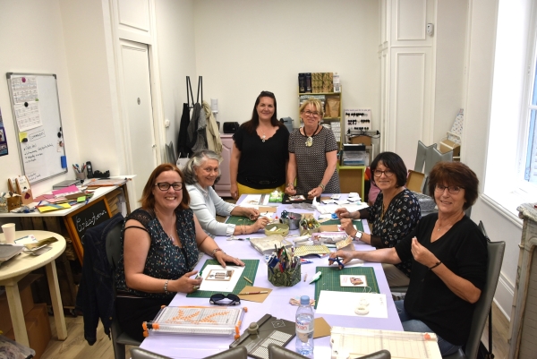 La boutique « Créa Avenir », était en mode atelier  scrapbooking