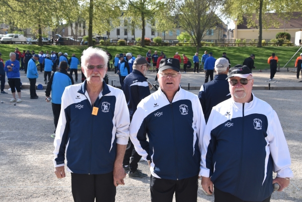 Surprise aux championnats triplettes vétérans de Saône-et-Loire : les tenants du titre poussés vers la sortie par l’équipe Gilles Leureaud du Creusot