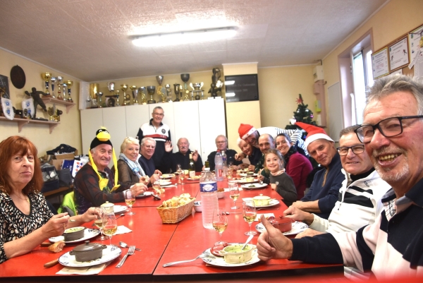 La Section Suisse de la Boule d’Or Chalonnaise termine l’année 2022 en beauté par son repas de Noël 