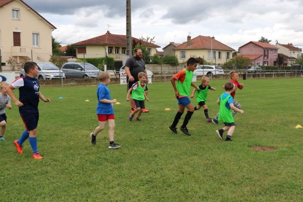 L’école de rugby de Châtenoy le Royal, l’art de faire tourner le ballon ovale les mercredi après-midi.