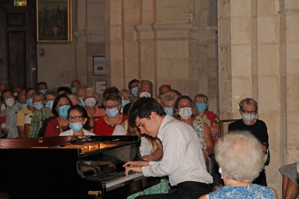 L’église Saint Just de Fontaines a vibré au rythme du piano sous les doigts d’Ilan Zajtmann.