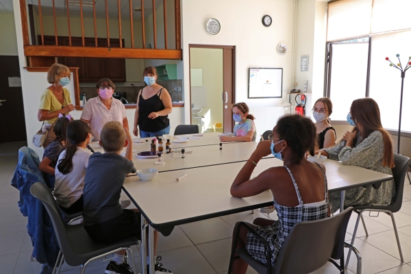 Initiation à la confection de cosmétiques maisons pour les jeunes ados de l’escale de Saint Rémy.