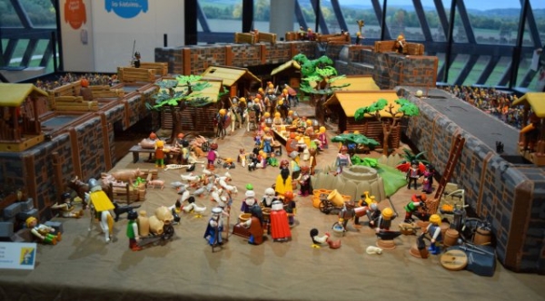 Playmobil© envahit le gymnase Alain Colas de Châtenoy le Royal le week-end du 15 et 16 avril 2023