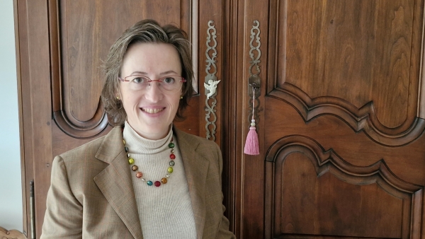 Mona Lou, violoncelliste renommée et technicienne accordeur de pianos
