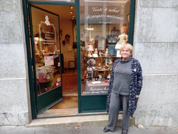 « Rêves de poupées » un joli magasin de poupées anciennes.