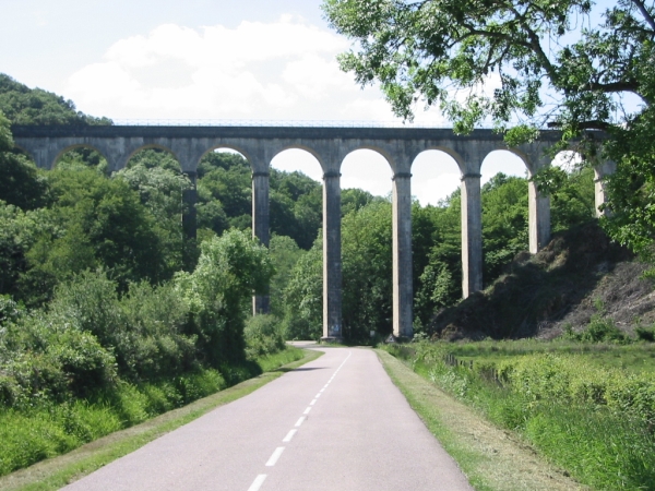 Balade en Morvan : Montreuillon et son aqueduc