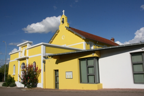 Paroisse du Bon Samaritain : vente de fromages et charcuteries par le Foyer Saint Joseph