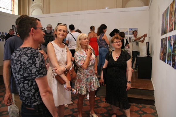 Les élèves des établissements partenaires du parcours et des ateliers photo exposent à la Chapelle du Carmel