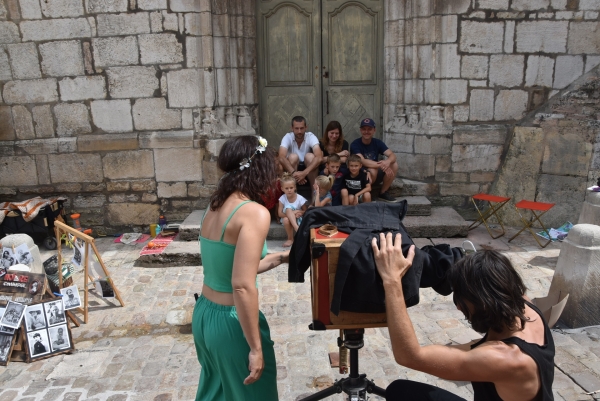 Chalon dans la Rue : la photographie artisanale appréciée par les festivaliers