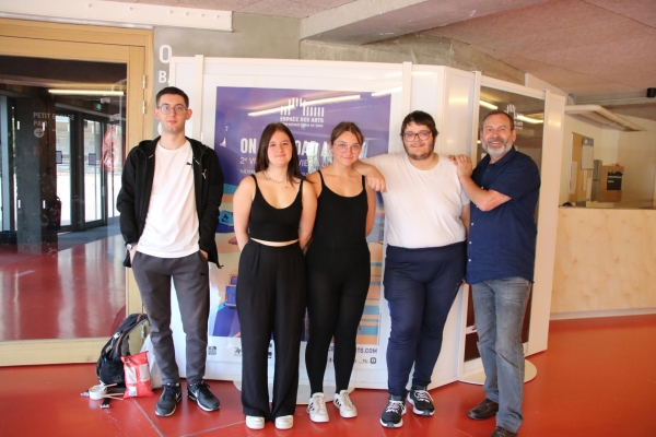 Les élèves de terminale Logistique et Transport du Lycée professionnel Du Gast - Dumorey montent sur les planches à l’Espace des Arts