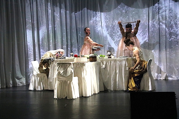 La pièce ‘The Bacchae ‘ est venue clore les journées dédiées au focus Jeune Théâtre Européen à l’Espace des Arts, Scène nationale Chalon-sur-Saône