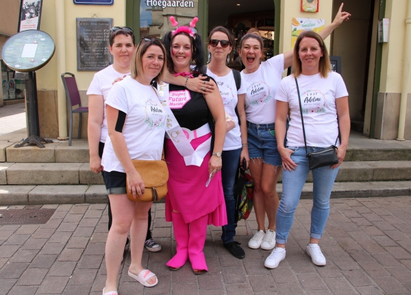 'Adelinas de las claquetas’, la super future mariée s’habille en rose bonbon