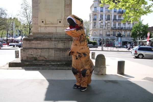 Pas facile d'être un jeune T-rex !