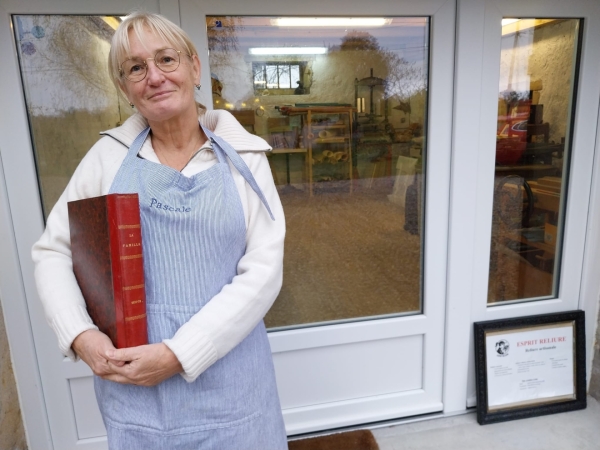 Au coeur de la campagne Saône-et-Loirienne, Pascale Gilles fait revivre les livres anciens avec ‘Esprit reliure’