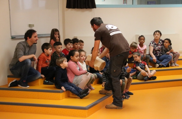 Journée découverte des nichoirs du parking de l’Hôpital William Morey avec l’école maternelle et primaire Jean Lurçat