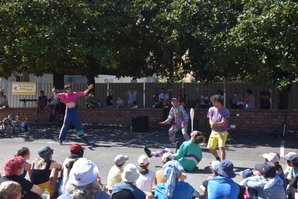 Chalon dans la Rue : ‘Digitôle’, le spectacle chorégraphique drôle et sensible proposé par la Compagnie ‘Des Trébuchés’ a connu un véritable succès  