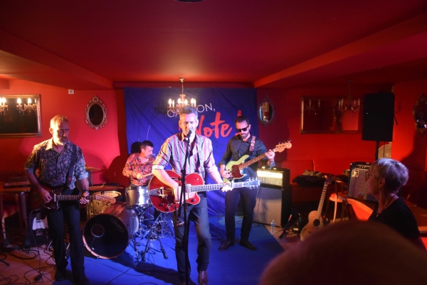 Chalon-sur-Saône : Dans le cadre du Festival  ‘Garçon la Note’, le bar restaurant ‘Le Purgatoire’ a accueilli le groupe ‘Holy Bones’