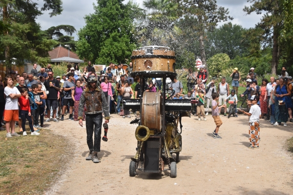 Chalon dans la Rue : Pendant 4 jours, le spectacle ‘le Pianoteur’ a enchanté les festivaliers