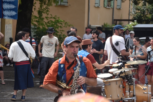 Chalon dans la Rue : Avec la Compagnie ‘Système B’, venez danser dans un bal de rue avec de la super musique venue des 4 coins du monde