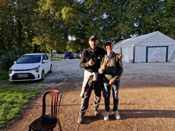 Maître joueur du club des Amis de la Pétanque : en finale P.Gautherot bat J.P Blondet 13 à 10