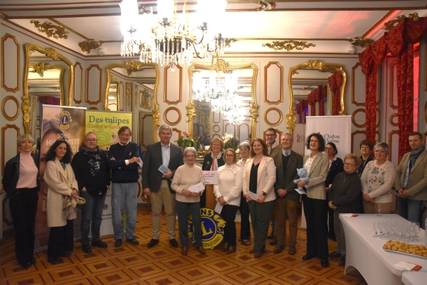 Les lions club  de Chalon Saôcouna et de  Chalon Doyen solidaires de la recherche et de la lutte contre le cancer du sein !