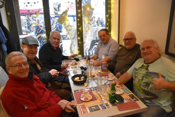 Chalon-sur-Saône : ‘Les copains du mercredi’ en section diminuée pour le Repas de Noël 