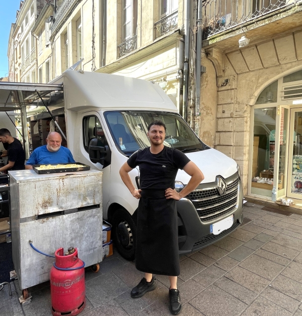 Marché du dimanche : nouvelle acquisition pour la « Rôtisserie ADO ».