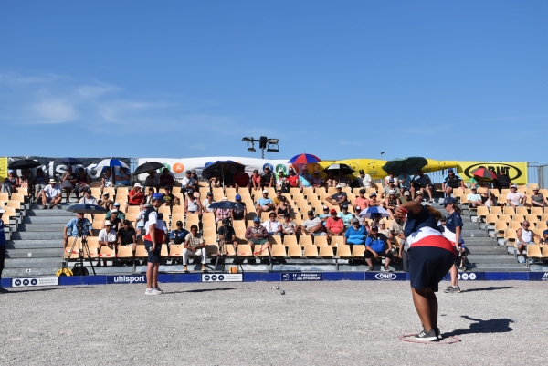 Championnat de France de pétanque triplette feminin à Chalon-sur-Saône : Des demi-finales expéditives