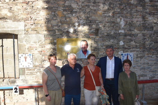 Boules Lyonnaises : Un Espace Bruno Girard et des terrains Guy Thibert et André Bruyéron pour le clos papillot