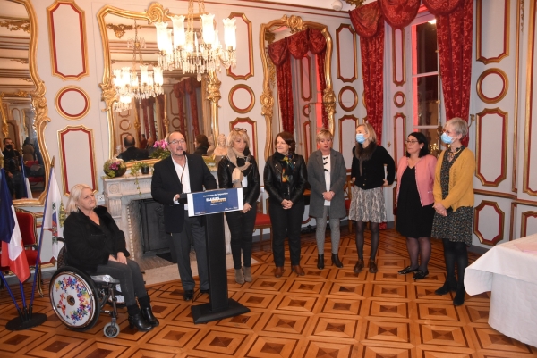 ‘Plaisirs partagés’, la belle exposition installée dans le Hall de l’Hôtel de Ville.