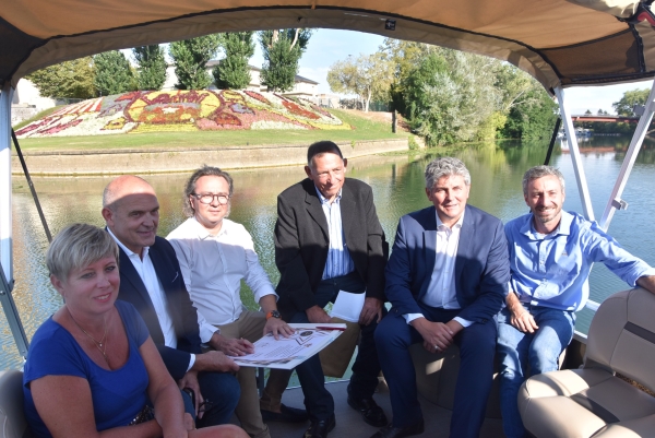 La Mairie de Chalon-sur-Saône signe un accord avec les forains de France et adhère au mouvement Future 4 Fairegrounds dans le cadre du mois mondial de la fête foraine