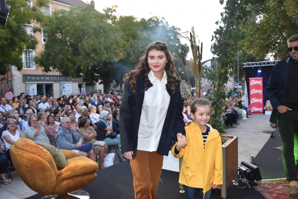 Succès de la 6ème édition du défilé de mode organisé par l’association 3C, place de Beaune à Chalon-sur-Saône (suite et fin))