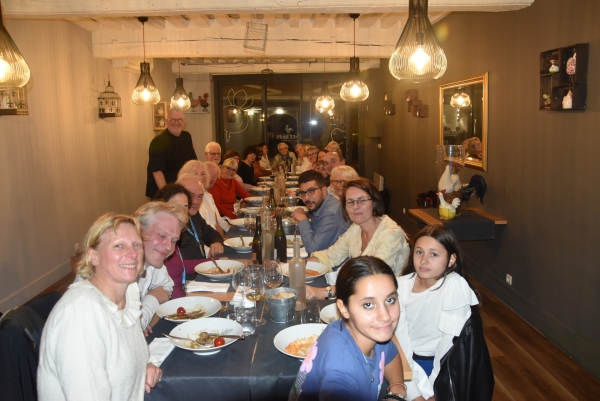 Quand le Comité de Jumelage fait découvrir nos spécialités culinaires aux quatre autres pays présents à la Foire du Grand Chalon 