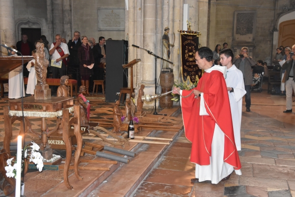 Beaucoup de monde pour la ‘Messe de la Saint-Hubert’ célébrée en l’honneur des viticulteurs