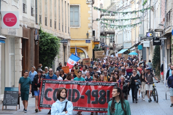 Plus de 400 manifestants contre le pass sanitaire à Chalon-sur-Saône